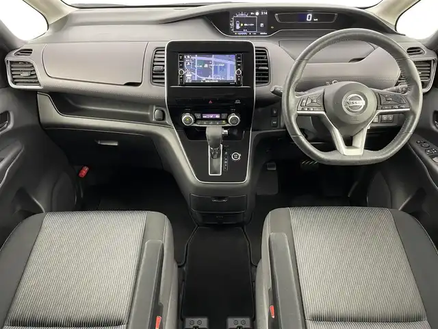 日産 セレナ ハイウェイスター V 福島県 2020(令2)年 5万km ブリリアントホワイトパール 純正メモリナビゲーション　/【AM/FM/DVD/CD/Bluetooth/フルセグ】/型番:MM319D-W/エマージェンシーブレーキ　/・車線逸脱警報/・オートハイビーム/・踏み間違い防止/・コーナーセンサー/アラウンドビューモニター　/ＥＴＣ　/前後ドライブレコーダー　/両側パワースライドドア　/革巻きステアリング　/・ステアリングスイッチ　/・チルトステアリング　/プッシュスタート/・スマートキー/クルーズコントロール/コーナーセンサー/LEDライト/・オートライト/・フォグライト/ウィンカーミラー