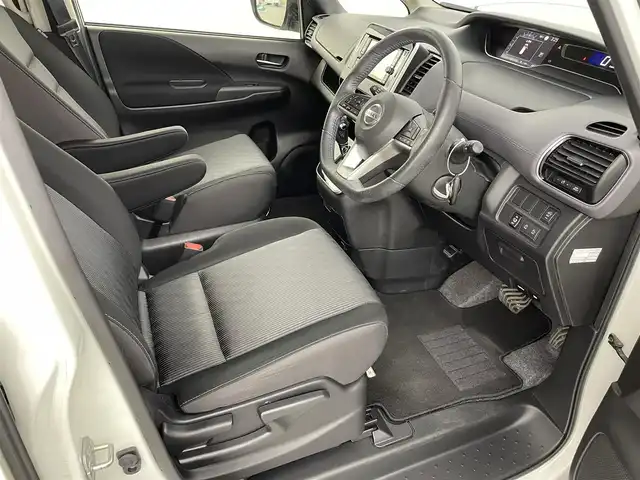 日産 セレナ ハイウェイスター V 福島県 2020(令2)年 5万km ブリリアントホワイトパール 純正メモリナビゲーション　/【AM/FM/DVD/CD/Bluetooth/フルセグ】/型番:MM319D-W/エマージェンシーブレーキ　/・車線逸脱警報/・オートハイビーム/・踏み間違い防止/・コーナーセンサー/アラウンドビューモニター　/ＥＴＣ　/前後ドライブレコーダー　/両側パワースライドドア　/革巻きステアリング　/・ステアリングスイッチ　/・チルトステアリング　/プッシュスタート/・スマートキー/クルーズコントロール/コーナーセンサー/LEDライト/・オートライト/・フォグライト/ウィンカーミラー