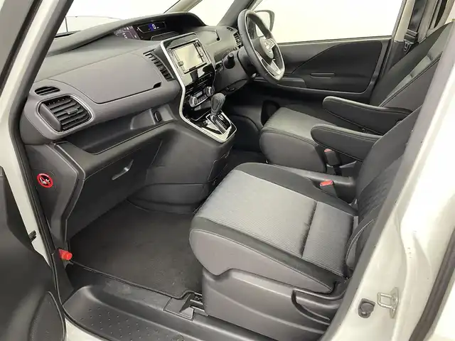 日産 セレナ ハイウェイスター V 福島県 2020(令2)年 5万km ブリリアントホワイトパール 純正メモリナビゲーション　/【AM/FM/DVD/CD/Bluetooth/フルセグ】/型番:MM319D-W/エマージェンシーブレーキ　/・車線逸脱警報/・オートハイビーム/・踏み間違い防止/・コーナーセンサー/アラウンドビューモニター　/ＥＴＣ　/前後ドライブレコーダー　/両側パワースライドドア　/革巻きステアリング　/・ステアリングスイッチ　/・チルトステアリング　/プッシュスタート/・スマートキー/クルーズコントロール/コーナーセンサー/LEDライト/・オートライト/・フォグライト/ウィンカーミラー