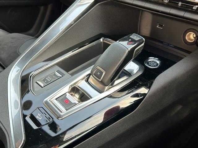 プジョー プジョー ３００８ GT ブルー HDi 埼玉県 2021(令3)年 6.6万km パール ワンオーナー　/黒半革シート　/純正ナビ　/サイドカメラ　/バックカメラ　/パワーバックドア　/ルーフレール　/シートヒーター　/衝突防止システム　/LEDヘッドライト　/ドライブレコーダー　/レーンアシスト　/クリアランスソナー