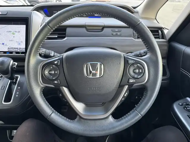 ホンダ フリード＋ G ホンダセンシング 千葉県 2021(令3)年 2.7万km シルバーミストグリーンM ワンオーナー/ホンダセンシング/・衝突被害軽減ブレーキ/・誤発進抑制機能/・車線逸脱防止支援システム/・アダプティブクルーズコントロール/コーナーセンサー/カーテンエアバッグ/LEDヘッドライト/純正9インチメモリナビ/Bluetooth/CD＆DVD再生/バックカメラ/フルセグTV/AM・FMラジオ/ETC/前後ドライブレコーダー/両側パワースライドドア/純正フロアマット/ハーフレザーシート/D＋N席シートヒーター/革巻きステアリング/純正15インチアルミホイール/ドアバイザー/プッシュスタート/スマートキー/スペアキー/取扱説明書＆保証書/R7年記録簿