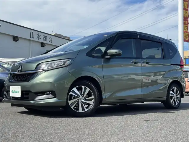 ホンダ フリード＋ G ホンダセンシング 千葉県 2021(令3)年 2.7万km シルバーミストグリーンM ワンオーナー/ホンダセンシング/・衝突被害軽減ブレーキ/・誤発進抑制機能/・車線逸脱防止支援システム/・アダプティブクルーズコントロール/コーナーセンサー/カーテンエアバッグ/LEDヘッドライト/純正9インチメモリナビ/Bluetooth/CD＆DVD再生/バックカメラ/フルセグTV/AM・FMラジオ/ETC/前後ドライブレコーダー/両側パワースライドドア/純正フロアマット/ハーフレザーシート/D＋N席シートヒーター/革巻きステアリング/純正15インチアルミホイール/ドアバイザー/プッシュスタート/スマートキー/スペアキー/取扱説明書＆保証書/R7年記録簿