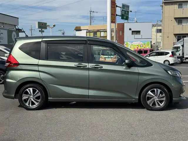 ホンダ フリード＋ G ホンダセンシング 千葉県 2021(令3)年 2.7万km シルバーミストグリーンM ワンオーナー/ホンダセンシング/・衝突被害軽減ブレーキ/・誤発進抑制機能/・車線逸脱防止支援システム/・アダプティブクルーズコントロール/コーナーセンサー/カーテンエアバッグ/LEDヘッドライト/純正9インチメモリナビ/Bluetooth/CD＆DVD再生/バックカメラ/フルセグTV/AM・FMラジオ/ETC/前後ドライブレコーダー/両側パワースライドドア/純正フロアマット/ハーフレザーシート/D＋N席シートヒーター/革巻きステアリング/純正15インチアルミホイール/ドアバイザー/プッシュスタート/スマートキー/スペアキー/取扱説明書＆保証書/R7年記録簿