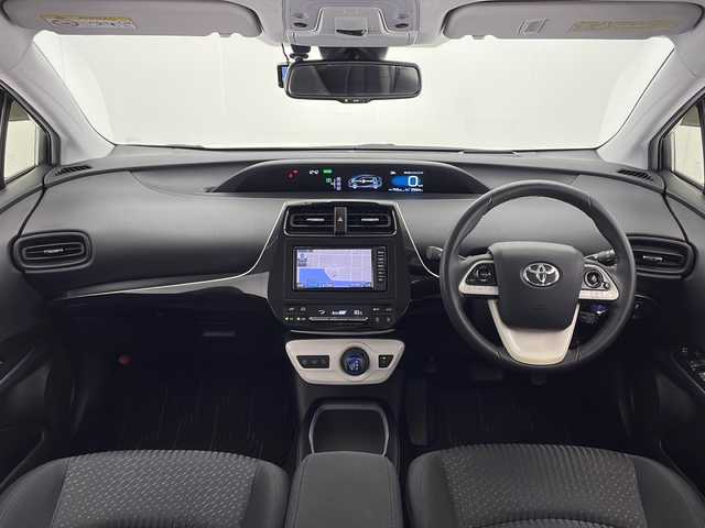 トヨタ プリウス Sセーフティプラス 熊本県 2016(平28)年 2.6万km ホワイトパールクリスタルシャイン 禁煙車/トヨタセーフティセンス/純正ナビTV/（NSCD-W66/CD/Bluetooth/ワンセグTV)/純正バックカメラ/純正ビルトインETC/純正LEDオートライト/純正LEDフォグ/純正モデリスタエアロ/純正オートアラーム/純正フロアマット/社外19インチアルミ/社外RS-R車高調/アダプティブクルーズコントロール/レーンディパーチャーアラート/ヘッドアップディスプレイ/パーキングアシスト/オートエアコン/オート電動格納ミラー/スマートキー/プッシュエンジンスタート/スペアキー/新車時保証書/取扱い説明書