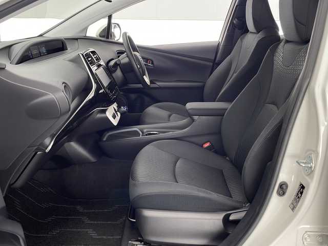 トヨタ プリウス Sセーフティプラス 熊本県 2016(平28)年 2.6万km ホワイトパールクリスタルシャイン 禁煙車/トヨタセーフティセンス/純正ナビTV/（NSCD-W66/CD/Bluetooth/ワンセグTV)/純正バックカメラ/純正ビルトインETC/純正LEDオートライト/純正LEDフォグ/純正モデリスタエアロ/純正オートアラーム/純正フロアマット/社外19インチアルミ/社外RS-R車高調/アダプティブクルーズコントロール/レーンディパーチャーアラート/ヘッドアップディスプレイ/パーキングアシスト/オートエアコン/オート電動格納ミラー/スマートキー/プッシュエンジンスタート/スペアキー/新車時保証書/取扱い説明書