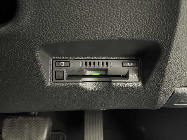 トヨタ プリウス Sセーフティプラス 熊本県 2016(平28)年 2.6万km ホワイトパールクリスタルシャイン 禁煙車/トヨタセーフティセンス/純正ナビTV/（NSCD-W66/CD/Bluetooth/ワンセグTV)/純正バックカメラ/純正ビルトインETC/純正LEDオートライト/純正LEDフォグ/純正モデリスタエアロ/純正オートアラーム/純正フロアマット/社外19インチアルミ/社外RS-R車高調/アダプティブクルーズコントロール/レーンディパーチャーアラート/ヘッドアップディスプレイ/パーキングアシスト/オートエアコン/オート電動格納ミラー/スマートキー/プッシュエンジンスタート/スペアキー/新車時保証書/取扱い説明書