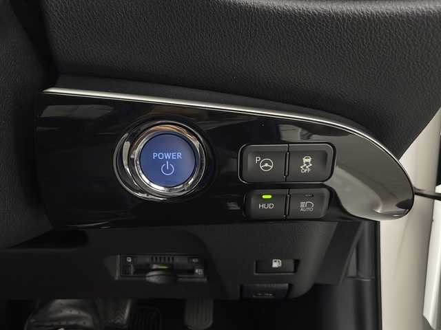 トヨタ プリウス Sセーフティプラス 熊本県 2016(平28)年 2.6万km ホワイトパールクリスタルシャイン 禁煙車/トヨタセーフティセンス/純正ナビTV/（NSCD-W66/CD/Bluetooth/ワンセグTV)/純正バックカメラ/純正ビルトインETC/純正LEDオートライト/純正LEDフォグ/純正モデリスタエアロ/純正オートアラーム/純正フロアマット/社外19インチアルミ/社外RS-R車高調/アダプティブクルーズコントロール/レーンディパーチャーアラート/ヘッドアップディスプレイ/パーキングアシスト/オートエアコン/オート電動格納ミラー/スマートキー/プッシュエンジンスタート/スペアキー/新車時保証書/取扱い説明書