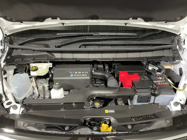 日産 セレナ e－パワー ハイウェイスター V ビームスED 福岡県 2025(令7)年 0.1千km パール ・12.3インチディスプレイナビ/（フルセグ、Bluetooth）/・バックカメラ/・インテリジェント アラウンドビューモニター/・プロパイロット（ナビリンク機能付）/・プロパイロット緊急停止支援システム（SOSコール機能付）/・衝突被害軽減ブレーキ/・レーンキープアシスト/・両側パワースライドドア/・オートライト/・オートハイライト/・ヘッドランプ オートレベライザー/・アダプティブLEDヘッドライトシステム/・インテリジェント ルームミラー/・ワイヤレス充電器/・ビルトインETC/・ドライブレコーダー（前後セット）/・電格ミラー/・ウィンカーミラー