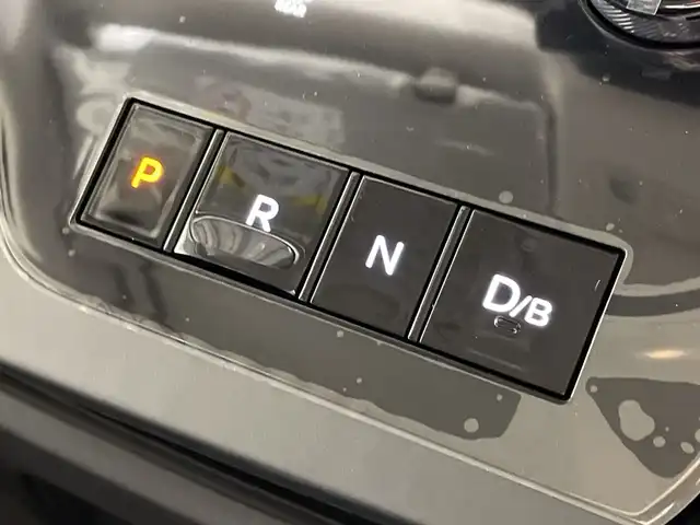 日産 セレナ e－パワー ハイウェイスター V ビームスED 福岡県 2025(令7)年 0.1千km パール ・12.3インチディスプレイナビ/（フルセグ、Bluetooth）/・バックカメラ/・インテリジェント アラウンドビューモニター/・プロパイロット（ナビリンク機能付）/・プロパイロット緊急停止支援システム（SOSコール機能付）/・衝突被害軽減ブレーキ/・レーンキープアシスト/・両側パワースライドドア/・オートライト/・オートハイライト/・ヘッドランプ オートレベライザー/・アダプティブLEDヘッドライトシステム/・インテリジェント ルームミラー/・ワイヤレス充電器/・ビルトインETC/・ドライブレコーダー（前後セット）/・電格ミラー/・ウィンカーミラー