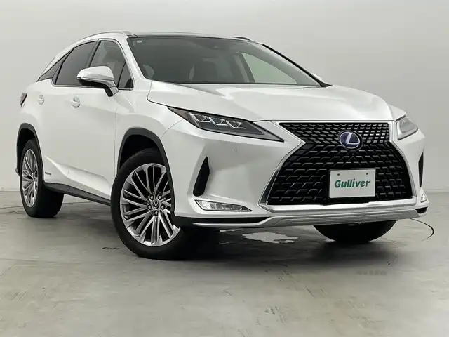 レクサス ＲＸ 450h バージョンL 群馬県 2022(令4)年 5.2万km ソニッククォーツ パノラマルーフ（チルト＆アウタースライド式）/アクセサリーコンセント（AC100V）/本木目+本革ステアリング（パドルシフト付）/＝＝＝＝＝/純正12.3インチナビ/・AM/FM/CD/DVD/Blu-ray/フルセグTV/SD/サウンドライブラリ/USB/AUX/Bluetooth/Miracast/AppleCarPlay/AndroidAuto/パノラミックビューモニター/オーカー内装/ステアリングヒーター/前席パワーシート/メモリー機能/シートヒーター/シートベンチレーション/後席パワーリクライニング/電動格納/シートヒーター/レクサスセーフティシステム/・プリクラッシュセーフティ/・レーントレーシングアシスト/・オートマチックハイビーム/・レーダークルーズコントロール（全車速追従機能付）/・ロードサインアシスト/ブラインドスポットモニター/パーキングサポートブレーキ（静止物+後方接近車両）/パワーバックドア/三眼フルLEDヘッドランプ/LEDシーケンシャルターンランプ
