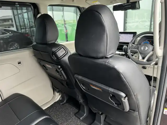 日産 ルークス X 香川県 2022(令4)年 2.6万km アッシュブラウンM 純正9インチメモリナビ/→フルセグ/Bluetooth/インテリジェントアラウンドビューモニター/インテリジェントエマージェンシーブレーキ/踏み間違い衝突防止アシスト/インテリジェントLI（車線逸脱防止支援システム）/インテリジェントLDW（車線逸脱警報）/アダップティブLEDヘッドライトシステム/360°セーフティアシスト/片側パワースライドドア/ナビ連動ドライブレコーダー/シートカバー/後席パーソナルテーブル/ETC/ハンドルリモコン/純正フロアマット/アイドリングストップ/盗難防止装置/プッシュスタート/キーレス