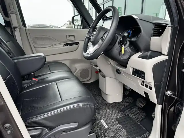 日産 ルークス X 香川県 2022(令4)年 2.6万km アッシュブラウンM 純正9インチメモリナビ/→フルセグ/Bluetooth/インテリジェントアラウンドビューモニター/インテリジェントエマージェンシーブレーキ/踏み間違い衝突防止アシスト/インテリジェントLI（車線逸脱防止支援システム）/インテリジェントLDW（車線逸脱警報）/アダップティブLEDヘッドライトシステム/360°セーフティアシスト/片側パワースライドドア/ナビ連動ドライブレコーダー/シートカバー/後席パーソナルテーブル/ETC/ハンドルリモコン/純正フロアマット/アイドリングストップ/盗難防止装置/プッシュスタート/キーレス