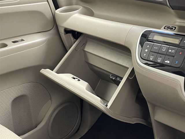 ホンダ Ｎ ＢＯＸ G Lパッケージ 神奈川県 2015(平27)年 8.7万km プレミアムホワイトパール (株)IDOMが運営する【じしゃロン相模原店】の自社ローン対象車両になります。こちらは現金ご利用時の価格です。自社ローンご希望の方は別途その旨お申付け下さい。/純正ナビ/バックモニター/Bluetooth/ETC搭載/左パワースライドドア/ステアリングスイッチ/スマートキー/プッシュエンジンスタート/電動格納ミラー/純正フロアマット/純正アルミホイール