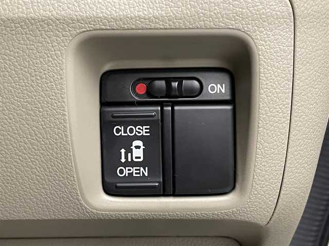 ホンダ Ｎ ＢＯＸ G Lパッケージ 神奈川県 2015(平27)年 8.7万km プレミアムホワイトパール (株)IDOMが運営する【じしゃロン相模原店】の自社ローン対象車両になります。こちらは現金ご利用時の価格です。自社ローンご希望の方は別途その旨お申付け下さい。/純正ナビ/バックモニター/Bluetooth/ETC搭載/左パワースライドドア/ステアリングスイッチ/スマートキー/プッシュエンジンスタート/電動格納ミラー/純正フロアマット/純正アルミホイール