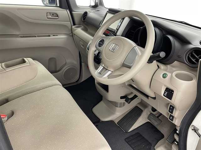 ホンダ Ｎ ＢＯＸ G Lパッケージ 神奈川県 2015(平27)年 8.7万km プレミアムホワイトパール (株)IDOMが運営する【じしゃロン相模原店】の自社ローン対象車両になります。こちらは現金ご利用時の価格です。自社ローンご希望の方は別途その旨お申付け下さい。/純正ナビ/バックモニター/Bluetooth/ETC搭載/左パワースライドドア/ステアリングスイッチ/スマートキー/プッシュエンジンスタート/電動格納ミラー/純正フロアマット/純正アルミホイール