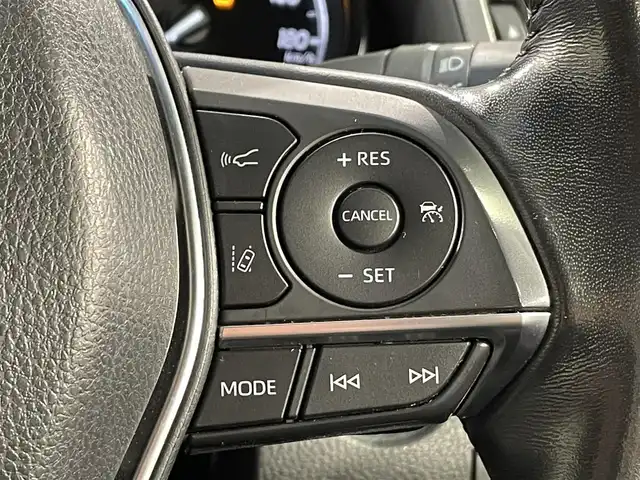 トヨタ カムリ WSレザーパッケージ 愛知県 2018(平30)年 5.8万km アティチュードブラックマイカ 純正8インチナビ/JBLサウンド/衝突軽減ブレーキ/レーダークルーズコントロール/100V電源/ビルトインETC2.0/シートヒーター/LEDヘッドライト/バックカメラ/ドライブレコーダー/ワイヤレス充電/ブラインドスポットモニター/前席パワーシート/フルセグTV/Bluetooth/コーナーセンサー/レーンキープアシスト/オートハイビーム/プッシュスタート/USB接続/スマートキー/CD/DVD再生/ミュージックサーバー/ミュージックプレイヤー接続/フロアマット/純正アルミホイール/オートライト/本革シート/ヘッドアップディスプレイ/禁煙車/パドルシフト/電動格納ミラー/フォグランプ/ステアリングリモコン/横滑り防止装置/寒冷地仕様/リヤクロストラフィックアラート/インテリジェントクリアランスソナー/電動パーキングブレーキ/オートブレーキホールド