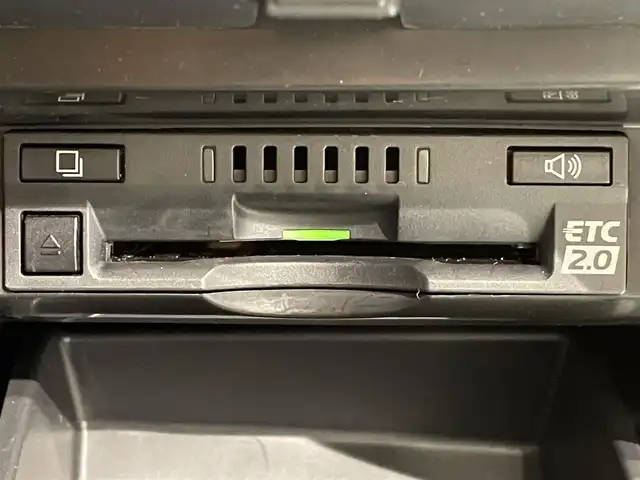 トヨタ カムリ WSレザーパッケージ 愛知県 2018(平30)年 5.8万km アティチュードブラックマイカ 純正8インチナビ/JBLサウンド/衝突軽減ブレーキ/レーダークルーズコントロール/100V電源/ビルトインETC2.0/シートヒーター/LEDヘッドライト/バックカメラ/ドライブレコーダー/ワイヤレス充電/ブラインドスポットモニター/前席パワーシート/フルセグTV/Bluetooth/コーナーセンサー/レーンキープアシスト/オートハイビーム/プッシュスタート/USB接続/スマートキー/CD/DVD再生/ミュージックサーバー/ミュージックプレイヤー接続/フロアマット/純正アルミホイール/オートライト/本革シート/ヘッドアップディスプレイ/禁煙車/パドルシフト/電動格納ミラー/フォグランプ/ステアリングリモコン/横滑り防止装置/寒冷地仕様/リヤクロストラフィックアラート/インテリジェントクリアランスソナー/電動パーキングブレーキ/オートブレーキホールド