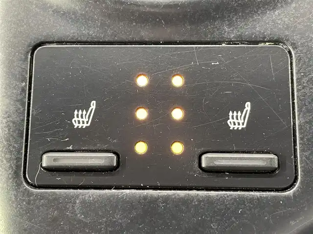 トヨタ カムリ WSレザーパッケージ 愛知県 2018(平30)年 5.8万km アティチュードブラックマイカ 純正8インチナビ/JBLサウンド/衝突軽減ブレーキ/レーダークルーズコントロール/100V電源/ビルトインETC2.0/シートヒーター/LEDヘッドライト/バックカメラ/ドライブレコーダー/ワイヤレス充電/ブラインドスポットモニター/前席パワーシート/フルセグTV/Bluetooth/コーナーセンサー/レーンキープアシスト/オートハイビーム/プッシュスタート/USB接続/スマートキー/CD/DVD再生/ミュージックサーバー/ミュージックプレイヤー接続/フロアマット/純正アルミホイール/オートライト/本革シート/ヘッドアップディスプレイ/禁煙車/パドルシフト/電動格納ミラー/フォグランプ/ステアリングリモコン/横滑り防止装置/寒冷地仕様/リヤクロストラフィックアラート/インテリジェントクリアランスソナー/電動パーキングブレーキ/オートブレーキホールド