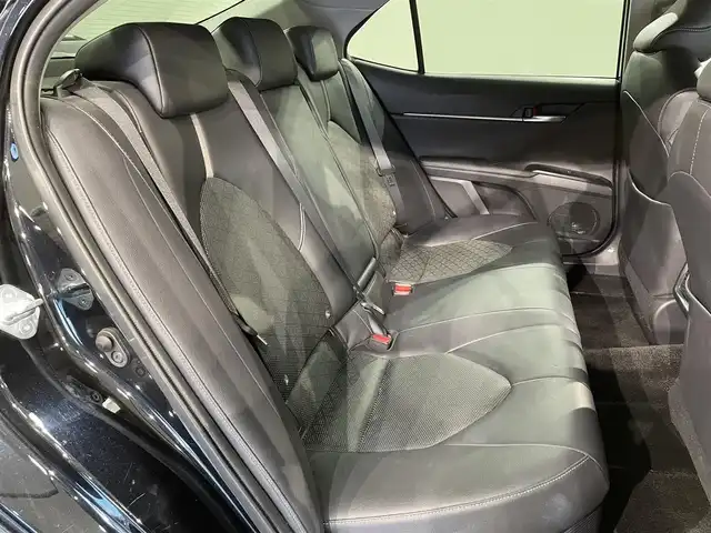 トヨタ カムリ WSレザーパッケージ 愛知県 2018(平30)年 5.8万km アティチュードブラックマイカ 純正8インチナビ/JBLサウンド/衝突軽減ブレーキ/レーダークルーズコントロール/100V電源/ビルトインETC2.0/シートヒーター/LEDヘッドライト/バックカメラ/ドライブレコーダー/ワイヤレス充電/ブラインドスポットモニター/前席パワーシート/フルセグTV/Bluetooth/コーナーセンサー/レーンキープアシスト/オートハイビーム/プッシュスタート/USB接続/スマートキー/CD/DVD再生/ミュージックサーバー/ミュージックプレイヤー接続/フロアマット/純正アルミホイール/オートライト/本革シート/ヘッドアップディスプレイ/禁煙車/パドルシフト/電動格納ミラー/フォグランプ/ステアリングリモコン/横滑り防止装置/寒冷地仕様/リヤクロストラフィックアラート/インテリジェントクリアランスソナー/電動パーキングブレーキ/オートブレーキホールド