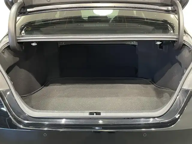 トヨタ カムリ WSレザーパッケージ 愛知県 2018(平30)年 5.8万km アティチュードブラックマイカ 純正8インチナビ/JBLサウンド/衝突軽減ブレーキ/レーダークルーズコントロール/100V電源/ビルトインETC2.0/シートヒーター/LEDヘッドライト/バックカメラ/ドライブレコーダー/ワイヤレス充電/ブラインドスポットモニター/前席パワーシート/フルセグTV/Bluetooth/コーナーセンサー/レーンキープアシスト/オートハイビーム/プッシュスタート/USB接続/スマートキー/CD/DVD再生/ミュージックサーバー/ミュージックプレイヤー接続/フロアマット/純正アルミホイール/オートライト/本革シート/ヘッドアップディスプレイ/禁煙車/パドルシフト/電動格納ミラー/フォグランプ/ステアリングリモコン/横滑り防止装置/寒冷地仕様/リヤクロストラフィックアラート/インテリジェントクリアランスソナー/電動パーキングブレーキ/オートブレーキホールド