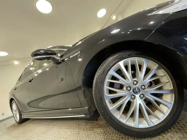 トヨタ カムリ WSレザーパッケージ 愛知県 2018(平30)年 5.8万km アティチュードブラックマイカ 純正8インチナビ/JBLサウンド/衝突軽減ブレーキ/レーダークルーズコントロール/100V電源/ビルトインETC2.0/シートヒーター/LEDヘッドライト/バックカメラ/ドライブレコーダー/ワイヤレス充電/ブラインドスポットモニター/前席パワーシート/フルセグTV/Bluetooth/コーナーセンサー/レーンキープアシスト/オートハイビーム/プッシュスタート/USB接続/スマートキー/CD/DVD再生/ミュージックサーバー/ミュージックプレイヤー接続/フロアマット/純正アルミホイール/オートライト/本革シート/ヘッドアップディスプレイ/禁煙車/パドルシフト/電動格納ミラー/フォグランプ/ステアリングリモコン/横滑り防止装置/寒冷地仕様/リヤクロストラフィックアラート/インテリジェントクリアランスソナー/電動パーキングブレーキ/オートブレーキホールド