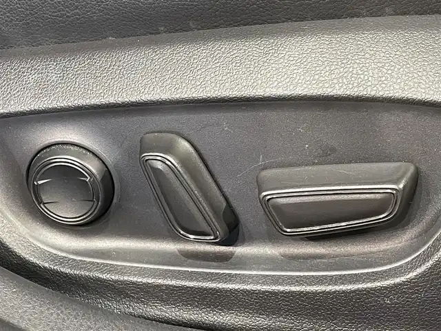 トヨタ カムリ WSレザーパッケージ 愛知県 2018(平30)年 5.8万km アティチュードブラックマイカ 純正8インチナビ/JBLサウンド/衝突軽減ブレーキ/レーダークルーズコントロール/100V電源/ビルトインETC2.0/シートヒーター/LEDヘッドライト/バックカメラ/ドライブレコーダー/ワイヤレス充電/ブラインドスポットモニター/前席パワーシート/フルセグTV/Bluetooth/コーナーセンサー/レーンキープアシスト/オートハイビーム/プッシュスタート/USB接続/スマートキー/CD/DVD再生/ミュージックサーバー/ミュージックプレイヤー接続/フロアマット/純正アルミホイール/オートライト/本革シート/ヘッドアップディスプレイ/禁煙車/パドルシフト/電動格納ミラー/フォグランプ/ステアリングリモコン/横滑り防止装置/寒冷地仕様/リヤクロストラフィックアラート/インテリジェントクリアランスソナー/電動パーキングブレーキ/オートブレーキホールド