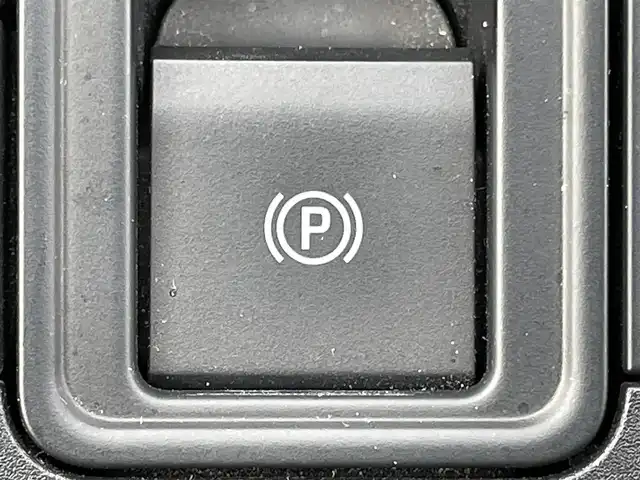 トヨタ プリウス Z 兵庫県 2023(令5)年 2.1万km プラチナホワイトパールマイカ 純正12.3インチナビ/モデリスタフルエアロ/アラウンドビューモニター/パノラマルーフ/ステアリングヒーター/レーダークルーズコントロール/革巻きステアリング/シートヒーター/エアーシート/ワイヤレス充電/トヨタチームメイト/シートメモリ/フルセグTV/純正フロアマット/純正19インチアルミホイール