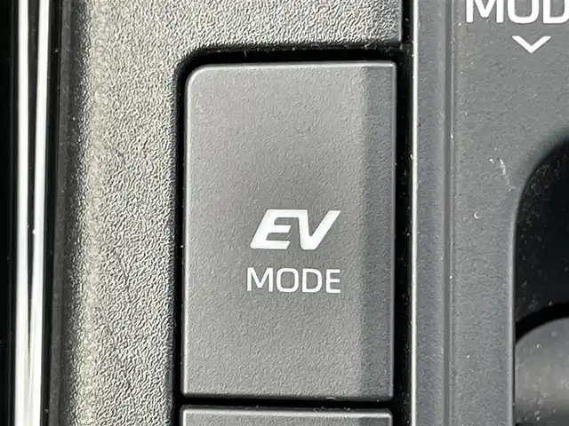 トヨタ プリウス Z 兵庫県 2023(令5)年 2.1万km プラチナホワイトパールマイカ 純正12.3インチナビ/モデリスタフルエアロ/アラウンドビューモニター/パノラマルーフ/ステアリングヒーター/レーダークルーズコントロール/革巻きステアリング/シートヒーター/エアーシート/ワイヤレス充電/トヨタチームメイト/シートメモリ/フルセグTV/純正フロアマット/純正19インチアルミホイール