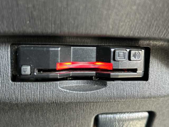 トヨタ プリウス S ツーリングセレクション 兵庫県 2015(平27)年 4.3万km ホワイトパールクリスタルシャイン 社外メモリーナビ/（CD/BT）/バックカメラ/ETC/LEDヘッドライト/AUTOライト/ステアリングスイッチ/フロアマット/ドアバイザー/スマートキー/スペアキー