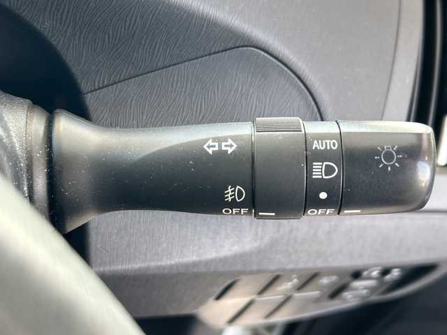 トヨタ プリウス S ツーリングセレクション 兵庫県 2015(平27)年 4.3万km ホワイトパールクリスタルシャイン 社外メモリーナビ/（CD/BT）/バックカメラ/ETC/LEDヘッドライト/AUTOライト/ステアリングスイッチ/フロアマット/ドアバイザー/スマートキー/スペアキー