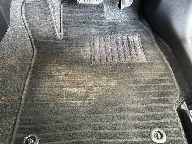 トヨタ プリウス S ツーリングセレクション 兵庫県 2015(平27)年 4.3万km ホワイトパールクリスタルシャイン 社外メモリーナビ/（CD/BT）/バックカメラ/ETC/LEDヘッドライト/AUTOライト/ステアリングスイッチ/フロアマット/ドアバイザー/スマートキー/スペアキー