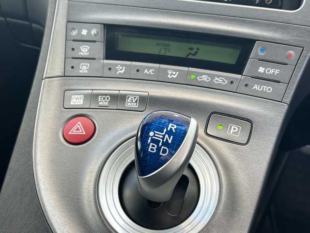 トヨタ プリウス S ツーリングセレクション 兵庫県 2015(平27)年 4.3万km ホワイトパールクリスタルシャイン 社外メモリーナビ/（CD/BT）/バックカメラ/ETC/LEDヘッドライト/AUTOライト/ステアリングスイッチ/フロアマット/ドアバイザー/スマートキー/スペアキー