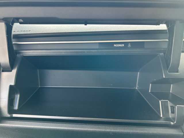 トヨタ プリウス S ツーリングセレクション 兵庫県 2015(平27)年 4.3万km ホワイトパールクリスタルシャイン 社外メモリーナビ/（CD/BT）/バックカメラ/ETC/LEDヘッドライト/AUTOライト/ステアリングスイッチ/フロアマット/ドアバイザー/スマートキー/スペアキー