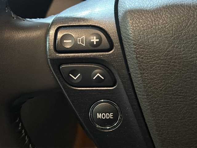 トヨタ クラウン マジェスタ Aタイプ 茨城県 2011(平23)年 7万km ホワイトパールクリスタルシャイン 純正ナビ/【フルセグTV/CD/DVD/HDD/ラジオ】/バック・サイドカメラ/クルーズコントロール/前席パワーシート/運転席シートメモリ/純正17インチAW/オートライト/フォグランプ/純正フロアマット/純正ドアバイザー/プッシュスタート/スマートキー/ウッドコンビステアリング