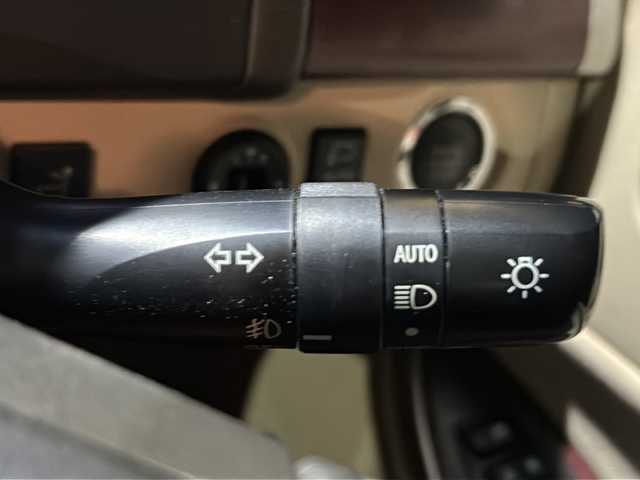 トヨタ クラウン マジェスタ Aタイプ 茨城県 2011(平23)年 7万km ホワイトパールクリスタルシャイン 純正ナビ/【フルセグTV/CD/DVD/HDD/ラジオ】/バック・サイドカメラ/クルーズコントロール/前席パワーシート/運転席シートメモリ/純正17インチAW/オートライト/フォグランプ/純正フロアマット/純正ドアバイザー/プッシュスタート/スマートキー/ウッドコンビステアリング