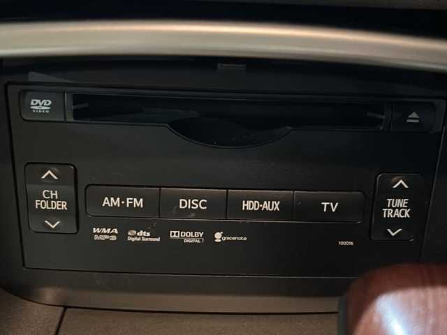 トヨタ クラウン マジェスタ Aタイプ 茨城県 2011(平23)年 7万km ホワイトパールクリスタルシャイン 純正ナビ/【フルセグTV/CD/DVD/HDD/ラジオ】/バック・サイドカメラ/クルーズコントロール/前席パワーシート/運転席シートメモリ/純正17インチAW/オートライト/フォグランプ/純正フロアマット/純正ドアバイザー/プッシュスタート/スマートキー/ウッドコンビステアリング