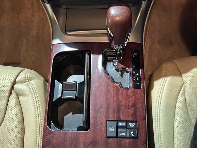 トヨタ クラウン マジェスタ Aタイプ 茨城県 2011(平23)年 7万km ホワイトパールクリスタルシャイン 純正ナビ/【フルセグTV/CD/DVD/HDD/ラジオ】/バック・サイドカメラ/クルーズコントロール/前席パワーシート/運転席シートメモリ/純正17インチAW/オートライト/フォグランプ/純正フロアマット/純正ドアバイザー/プッシュスタート/スマートキー/ウッドコンビステアリング