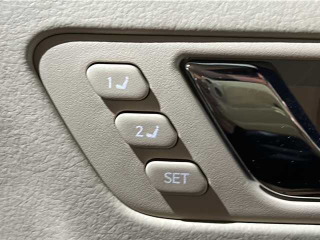 トヨタ クラウン マジェスタ Aタイプ 茨城県 2011(平23)年 7万km ホワイトパールクリスタルシャイン 純正ナビ/【フルセグTV/CD/DVD/HDD/ラジオ】/バック・サイドカメラ/クルーズコントロール/前席パワーシート/運転席シートメモリ/純正17インチAW/オートライト/フォグランプ/純正フロアマット/純正ドアバイザー/プッシュスタート/スマートキー/ウッドコンビステアリング