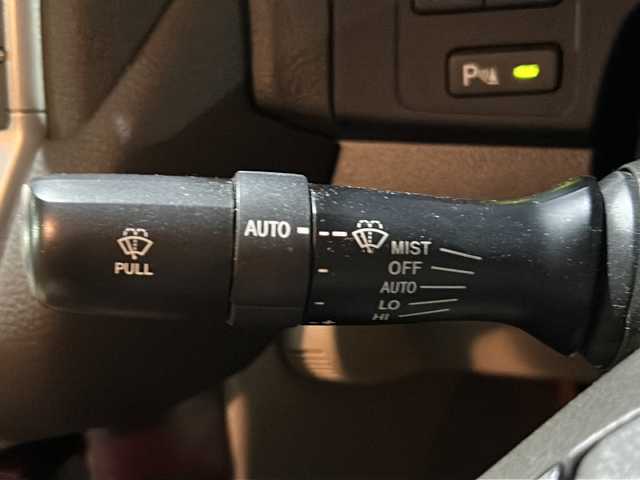 トヨタ クラウン マジェスタ Aタイプ 茨城県 2011(平23)年 7万km ホワイトパールクリスタルシャイン 純正ナビ/【フルセグTV/CD/DVD/HDD/ラジオ】/バック・サイドカメラ/クルーズコントロール/前席パワーシート/運転席シートメモリ/純正17インチAW/オートライト/フォグランプ/純正フロアマット/純正ドアバイザー/プッシュスタート/スマートキー/ウッドコンビステアリング