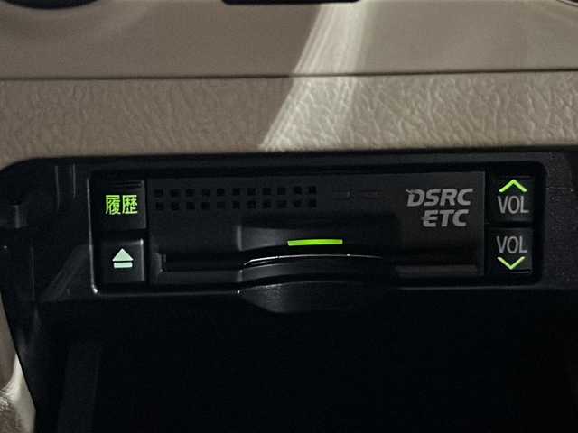 トヨタ クラウン マジェスタ Aタイプ 茨城県 2011(平23)年 7万km ホワイトパールクリスタルシャイン 純正ナビ/【フルセグTV/CD/DVD/HDD/ラジオ】/バック・サイドカメラ/クルーズコントロール/前席パワーシート/運転席シートメモリ/純正17インチAW/オートライト/フォグランプ/純正フロアマット/純正ドアバイザー/プッシュスタート/スマートキー/ウッドコンビステアリング