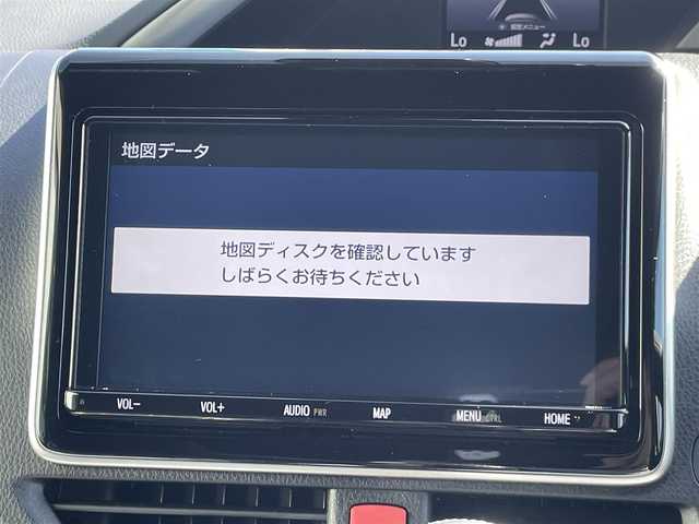 トヨタ ヴォクシー ZS 煌 兵庫県 2018(平30)年 5.7万km ホワイトパールクリスタルシャイン 純正9インチSDナビ/(CD/DVD/Bluetooth)/フルセグTV/バックカメラ/両側パワースライドドア/クルーズコントロール/レーンディパーチャーアラート/プリクラッシュセーフティ/オートマチックハイビーム/アイドリングストップ/ビルトインETC/オート電動格納ミラー/スマートキー/ドアバイザー/リアバイザー/取説書/保証書