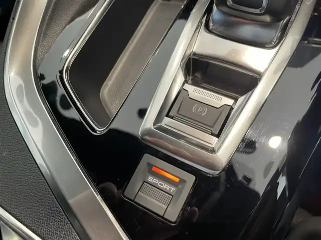 プジョー ３００８ GT ブルー HDi 愛知県 2021(令3)年 5万km ネイクルホワイト ｉ－Ｃｏｃｐｉｔ　/ランバーサポート　/シートヒーター　/純正ディスプレイオーディオ　/Ｂｌｕｅｔｏｏｔｈ　/ミラーリンク　/ＡｐｐｌｅＣａｒＰｌａｙ　/ＡｎｄｒｏｉｄＡｕｔｏ　/ＡＣＣ　/ＢＳＭ　/ＬＫＡ　/ドライブレコーダー/バックカメラ/サイドカメラ/プッシュスタート/アイドリングストップ/LEDヘッドライト/ETC