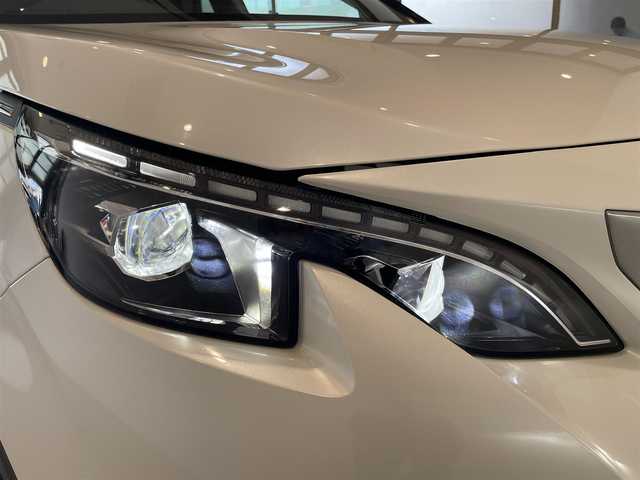 プジョー ３００８ GT ブルー HDi 愛知県 2021(令3)年 5万km ネイクルホワイト ｉ－Ｃｏｃｐｉｔ　/ランバーサポート　/シートヒーター　/純正ディスプレイオーディオ　/Ｂｌｕｅｔｏｏｔｈ　/ミラーリンク　/ＡｐｐｌｅＣａｒＰｌａｙ　/ＡｎｄｒｏｉｄＡｕｔｏ　/ＡＣＣ　/ＢＳＭ　/ＬＫＡ　/ドライブレコーダー/バックカメラ/サイドカメラ/プッシュスタート/アイドリングストップ/LEDヘッドライト/ETC