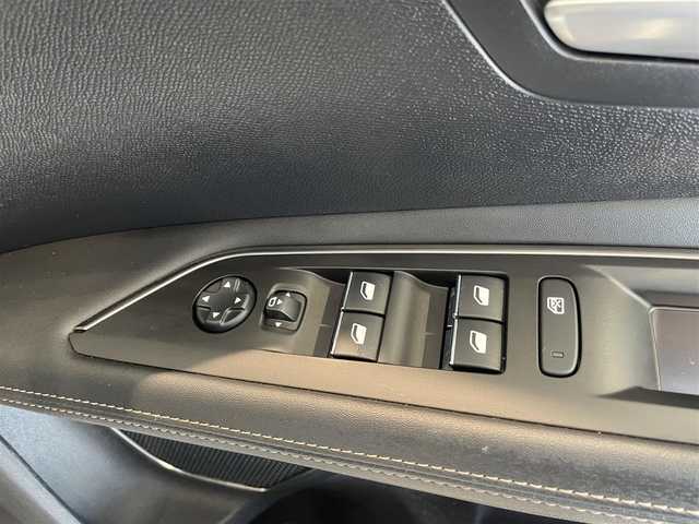 プジョー ３００８ GT ブルー HDi 愛知県 2021(令3)年 5万km ネイクルホワイト ｉ－Ｃｏｃｐｉｔ　/ランバーサポート　/シートヒーター　/純正ディスプレイオーディオ　/Ｂｌｕｅｔｏｏｔｈ　/ミラーリンク　/ＡｐｐｌｅＣａｒＰｌａｙ　/ＡｎｄｒｏｉｄＡｕｔｏ　/ＡＣＣ　/ＢＳＭ　/ＬＫＡ　/ドライブレコーダー/バックカメラ/サイドカメラ/プッシュスタート/アイドリングストップ/LEDヘッドライト/ETC