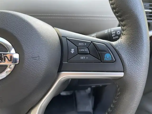 日産 セレナ ハイウェイスター Vセレクション 滋賀県 2018(平30)年 7.6万km マルーンレッド 2トーン 11型アルパイン製ナビ/（CD・DVD・Bluetooth・フルセグTV）/12.8型フリップダウンモニター/追従型クルーズコントロール/両側パワースライドドア/全方位カメラ/前方ドライブレコーダー/コーナーセンサー/ETC/エンジンプッシュスタート/電動パーキングブレーキ/スマートキー/カーテンエアバッグ/オートライト/スペアキー