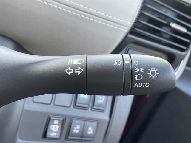 日産 セレナ ハイウェイスター Vセレクション 滋賀県 2018(平30)年 7.6万km マルーンレッド 2トーン 11型アルパイン製ナビ/（CD・DVD・Bluetooth・フルセグTV）/12.8型フリップダウンモニター/追従型クルーズコントロール/両側パワースライドドア/全方位カメラ/前方ドライブレコーダー/コーナーセンサー/ETC/エンジンプッシュスタート/電動パーキングブレーキ/スマートキー/カーテンエアバッグ/オートライト/スペアキー