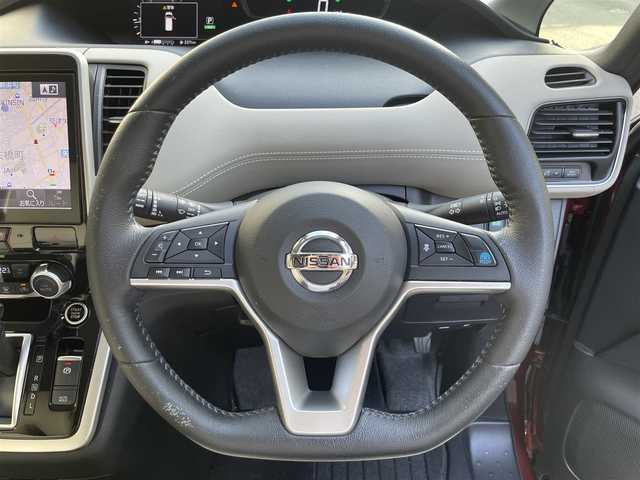 日産 セレナ ハイウェイスター Vセレクション 滋賀県 2018(平30)年 7.6万km マルーンレッド 2トーン 11型アルパイン製ナビ/（CD・DVD・Bluetooth・フルセグTV）/12.8型フリップダウンモニター/追従型クルーズコントロール/両側パワースライドドア/全方位カメラ/前方ドライブレコーダー/コーナーセンサー/ETC/エンジンプッシュスタート/電動パーキングブレーキ/スマートキー/カーテンエアバッグ/オートライト/スペアキー