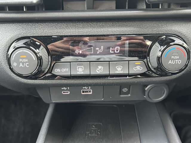 日産 ノート X 沖縄県 2020(令2)年 2.6万km ピュアホワイトパール 純正メーカーオプションナビ　/　（AM/FM/BT/HDMI）　/フルセグTV　/アラウンドビューモニター　/スマートルームミラー　/エマージェンシーブレーキ　/ドラレコ　/置くだけ充電　/LEDヘッドライト/オートライト/オートハイビーム/純正フロアマット/ETC2.0/スマートキー