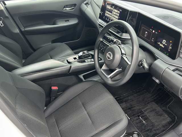 日産 ノート X 沖縄県 2020(令2)年 2.6万km ピュアホワイトパール 純正メーカーオプションナビ　/　（AM/FM/BT/HDMI）　/フルセグTV　/アラウンドビューモニター　/スマートルームミラー　/エマージェンシーブレーキ　/ドラレコ　/置くだけ充電　/LEDヘッドライト/オートライト/オートハイビーム/純正フロアマット/ETC2.0/スマートキー