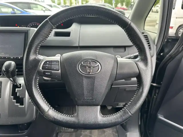 トヨタ ヴォクシー ZS 煌Ⅱ 道北・旭川 2012(平24)年 10.5万km ブラック (株)IDOMが運営する【じしゃロン旭川店】の自社ローン専用車両になります。こちらは現金またはオートローンご利用時の価格です。自社ローンご希望の方は別途その旨お申付け下さい/　/・社外ナビ(CD/DVD/BT/HDD/SD/フルセグ)/・ETC/・ドライブレコーダー/・バックカメラ/・ステアリングリモコン/・両側パワースライドドア/・フリップダウン/・純正AWサマータイヤ積込 205/60R16/・取扱説明書